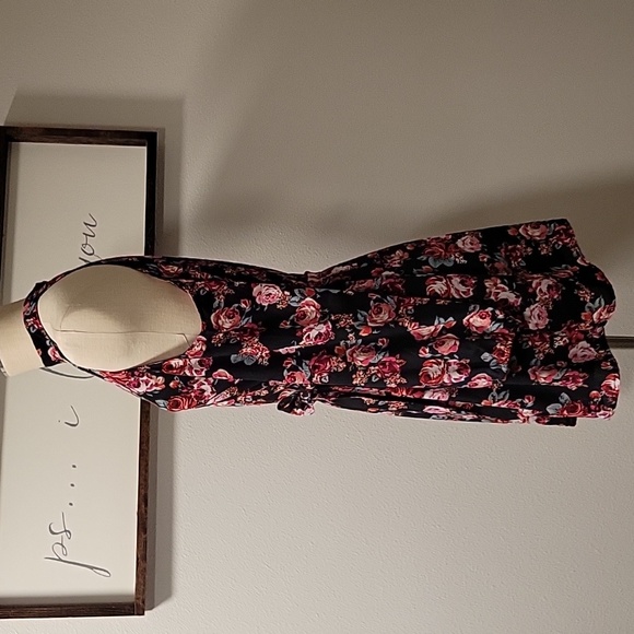 Cold shoulder halter dress - NWOT - Picture 3 of 13